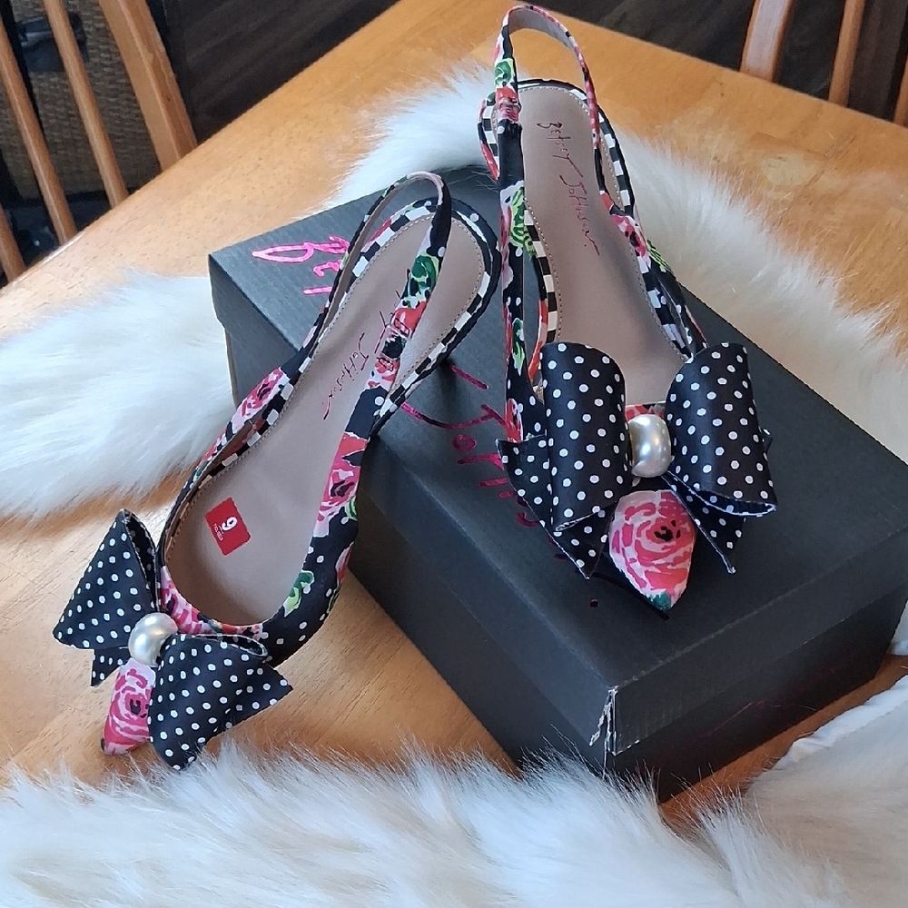 Betsey Johnson Slingback French Kitten Heel Rose Dot Bow Pumps